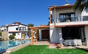 Fun&Sun Luxury River Villa With Amazing Landscape